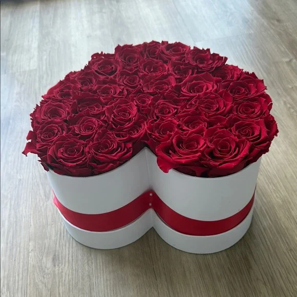 Heart Box with Red Roses, The Million Roses - Picture 5 of 5